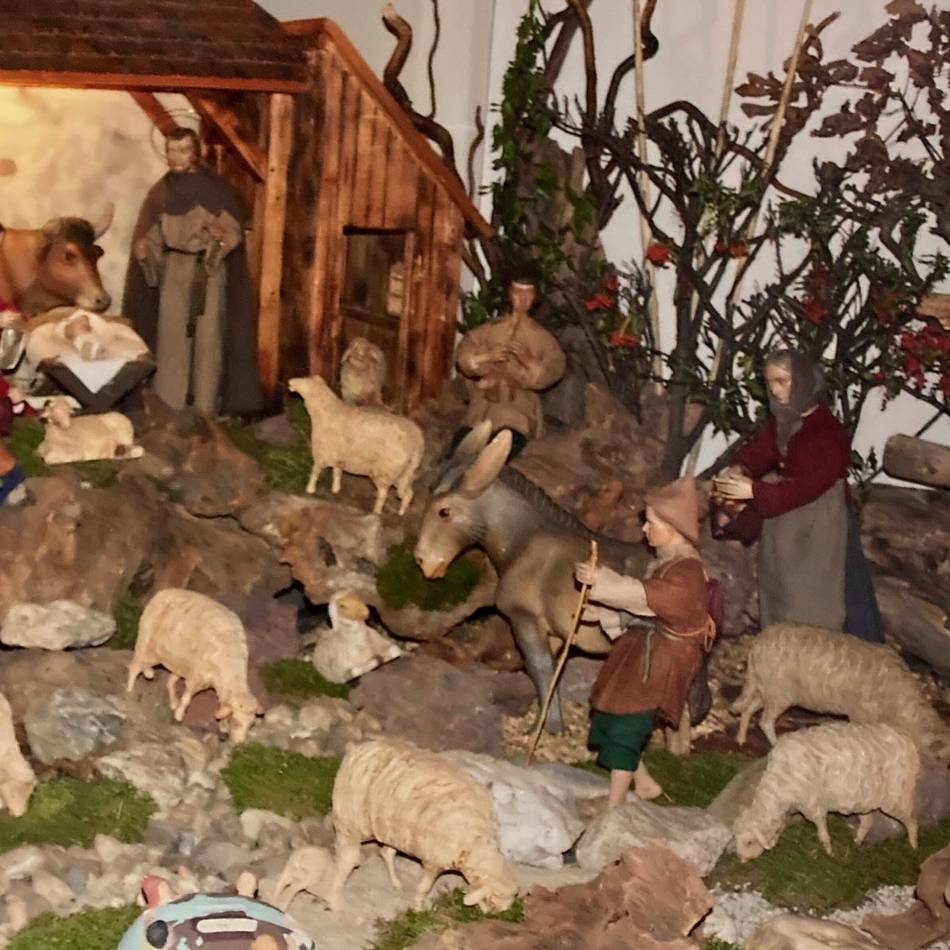 Polizei hofft auf Zeugen: Unbekannte Täter stehlen in Weseler Kirche eine 70 Jahre alte Esel-Krippenfigur