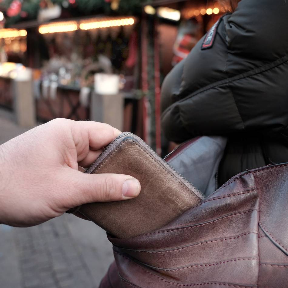 Rat von Hückeswagener Versicherungsexperten: Opfer eines Diebstahls auf Weihnachtsmarkt – was tun?