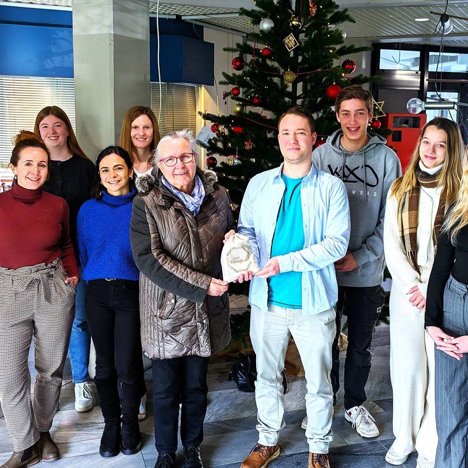 Rathaus-Azubis in Wermelskirchen: Waffelverkauf bringt über 555 Euro für die Tafel