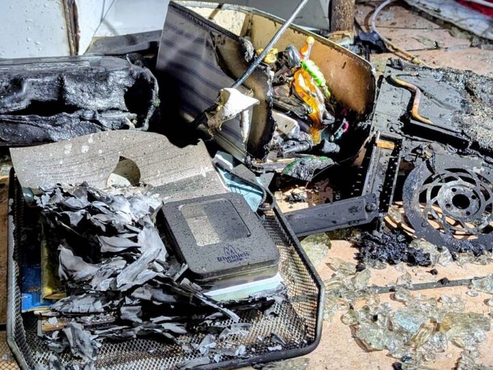 Feuerwehr in Bedburg-Hau: Nächtlicher Brand in Wohnung – Rauchmelder rettet Leben