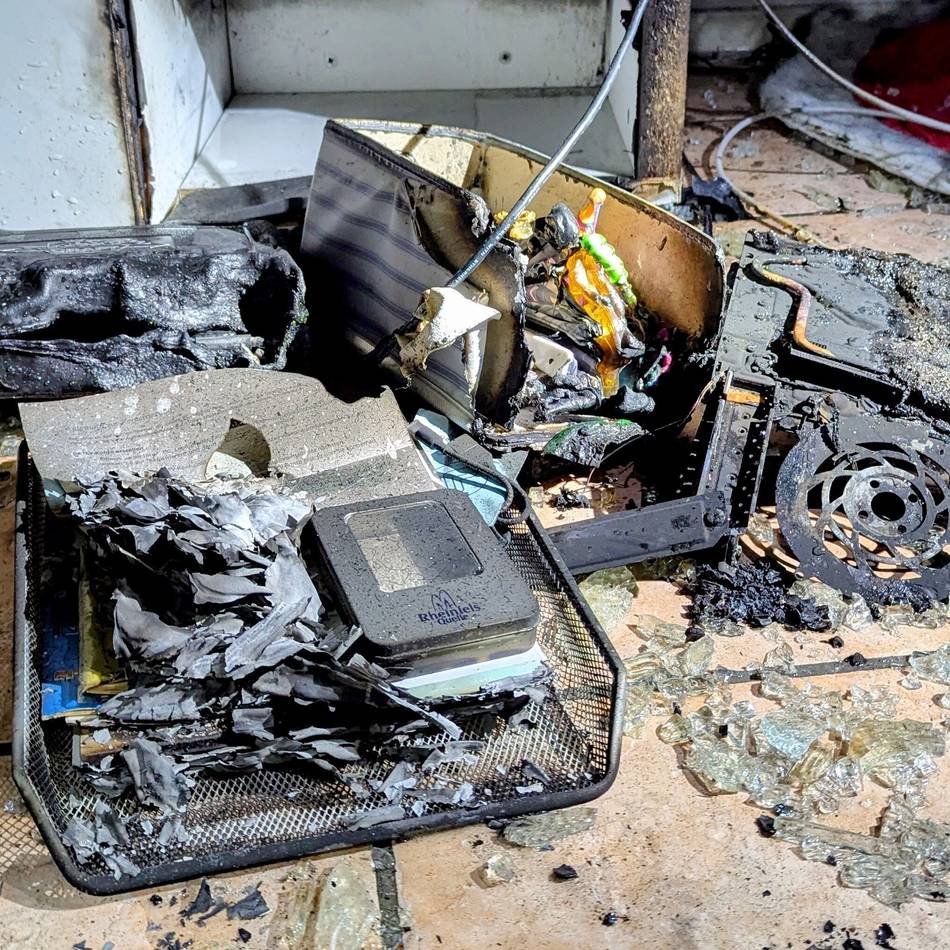 Feuerwehr in Bedburg-Hau: Nächtlicher Brand in Wohnung – Rauchmelder rettet Leben