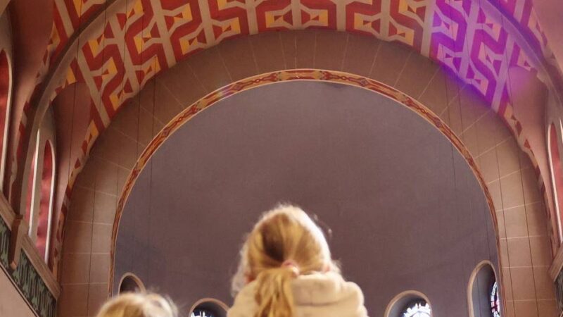 Kurioses aus der Kirche: Weihnachts-Ballon fällt nach fast genau einem Jahr wieder runter