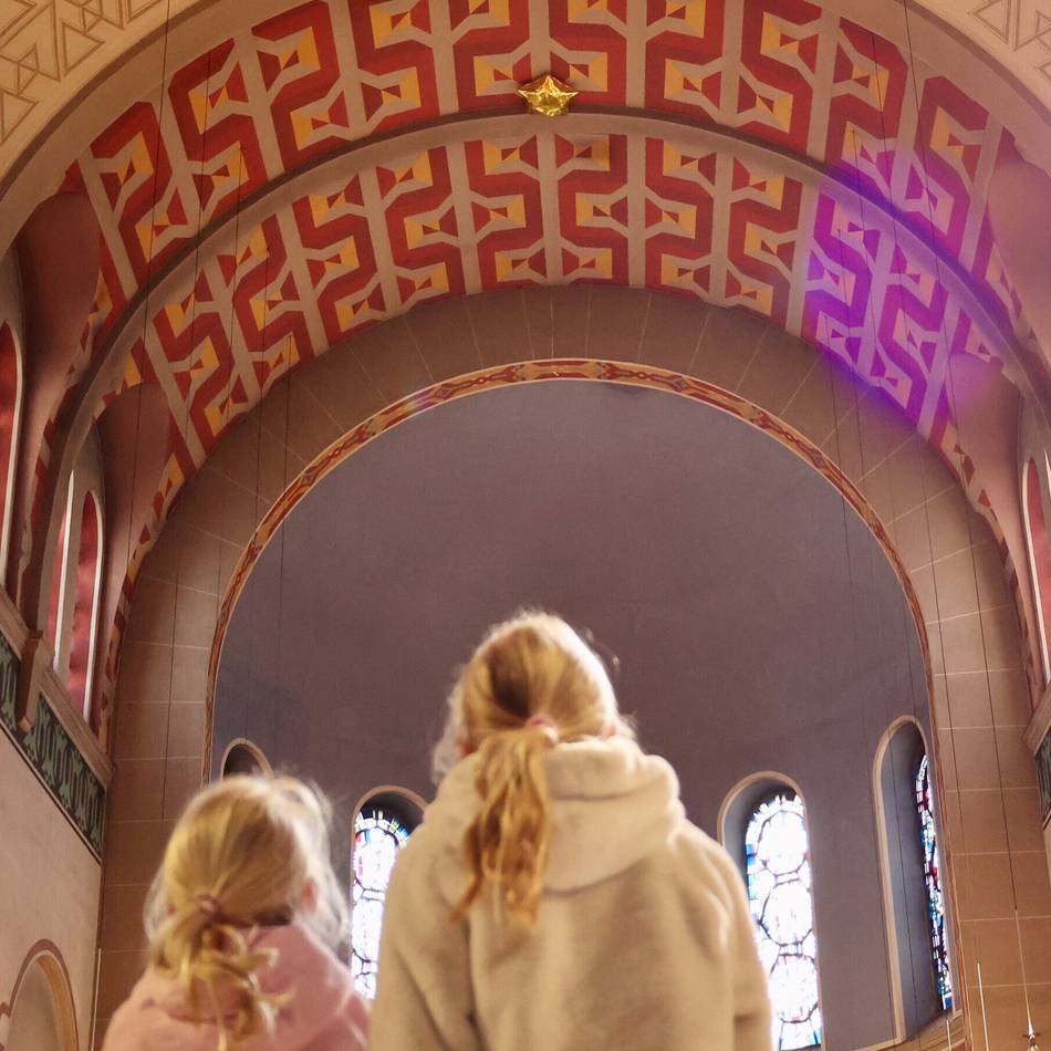 Kurioses aus der Kirche: Weihnachts-Ballon fällt nach fast genau einem Jahr wieder runter