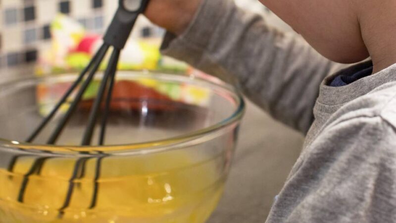 Familien-Rezept für die Weihnachtsbäckerei: Wieso Plätzchenbacken mit Kindern wichtig ist