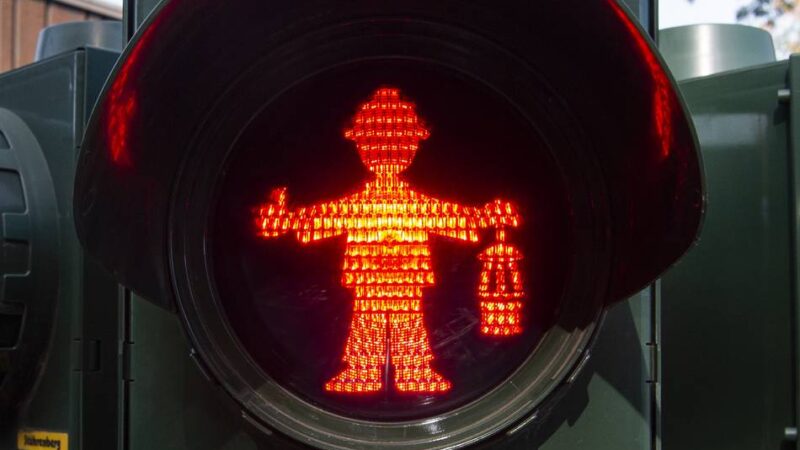Fußgänger-Signal in Grevenbroich: Die Bergmann-Ampel wird zum Bürokratie-Akt
