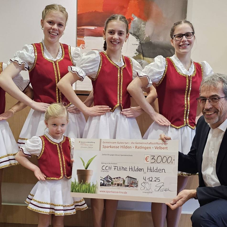 Spende der Sparkasse Hilden: Neue Winterjacken für die CCH-Flöhe