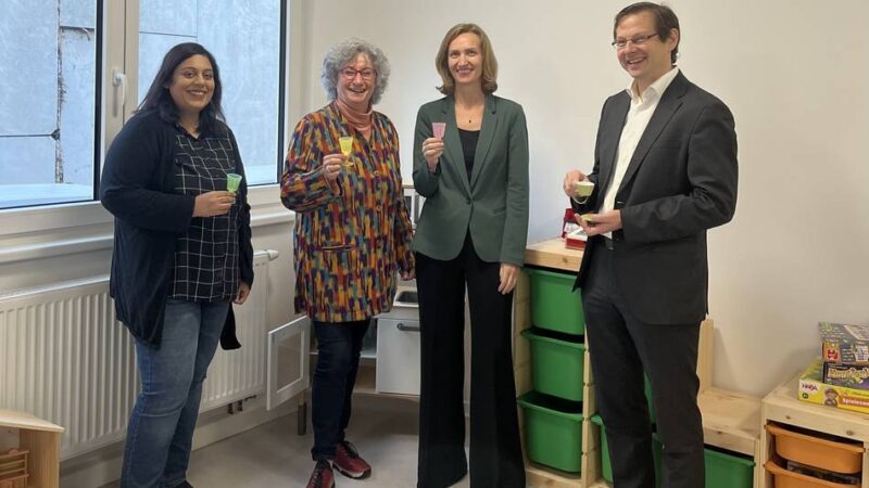 Am Berghäuschensweg in Neuss: Neues Kinderspielzimmer im Flüchtlingsheim