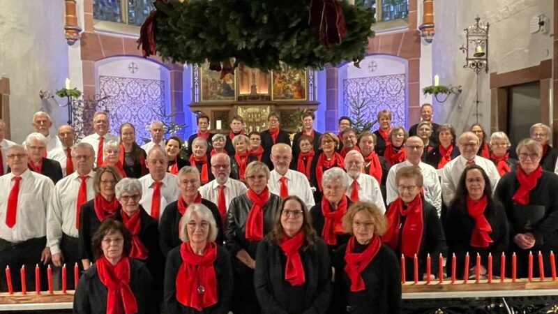 Benefizkonzert in der Kirche: Chöre stimmen gemeinsam in Wemb auf die Weihnachtszeit ein