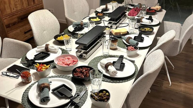 Der ewige Kampf beim Silvester-Essen: Raclette oder Fondue – was kommt in Kaarst auf den Tisch?