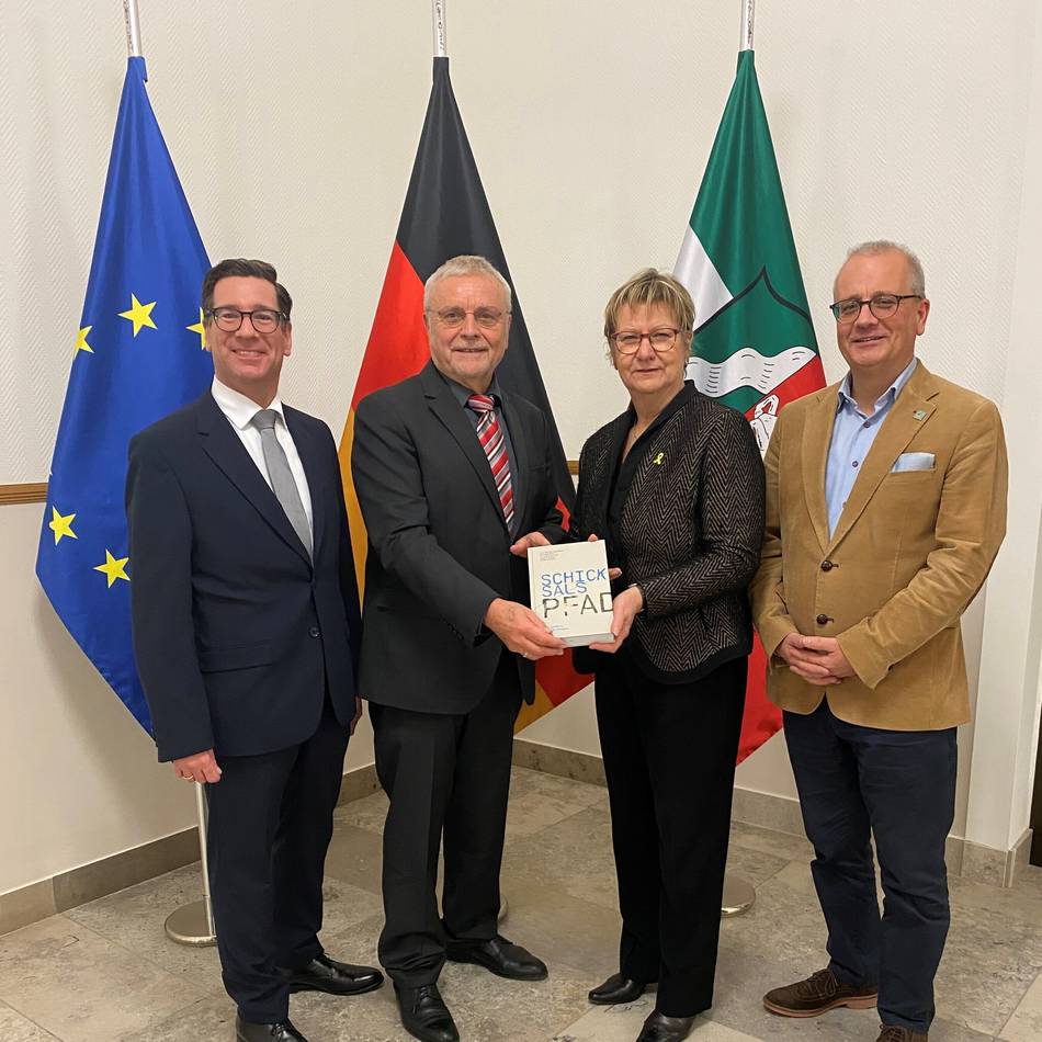 Buch „Schicksalspfad“ über jüdisches Leben in Büttgen: Sylvia Löhrmann lädt Herausgeber in die Staatskanzlei ein