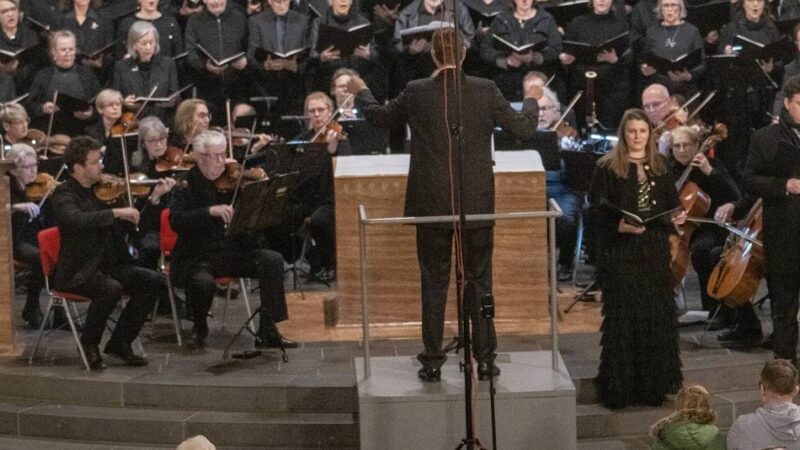 Auftritt in St. Aldegundis Büttgen: Festliches Adventskonzert begeistert Publikum