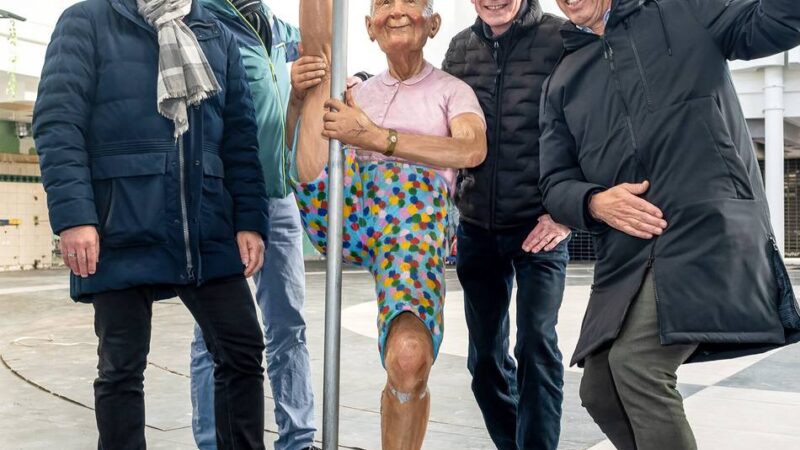 In Langenfeld: Markthalle an die Stadtentwicklungsgesellschaft übergeben