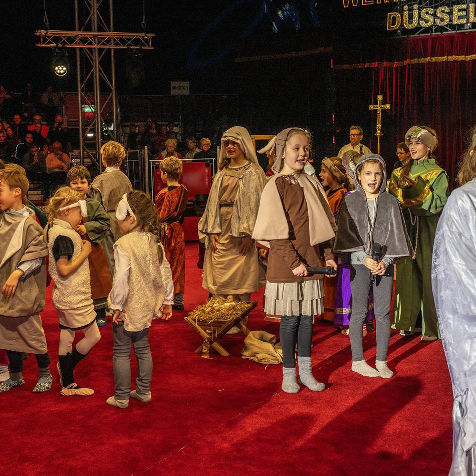 Großer Andrang in Düsseldorf: Mehr als 1000 Besucher bei Krippenspiel im Zirkuszelt