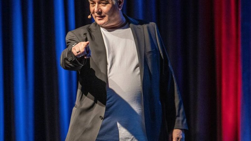 Kabarett in Kaarst: Ingo Oschmann glänzt in doppelter Rolle