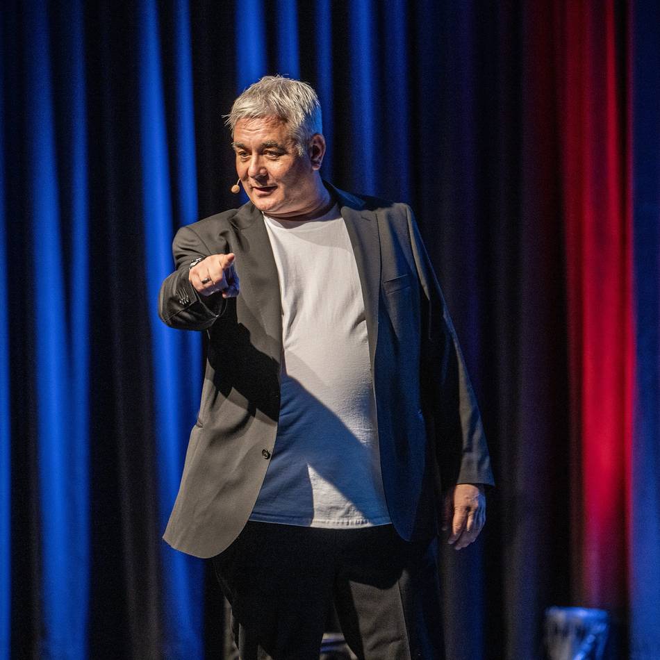 Kabarett in Kaarst: Ingo Oschmann glänzt in doppelter Rolle