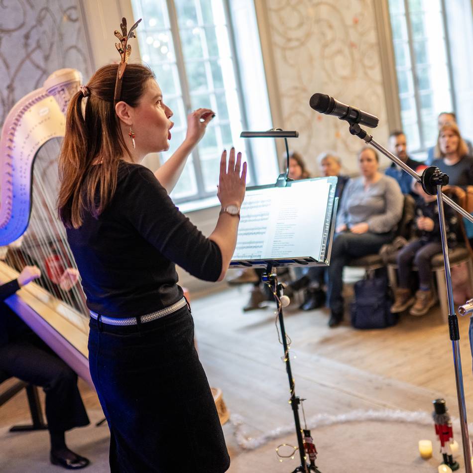 Adventssingen für die ganze Familie : Das Publikum wird im Schloss Benrath zum Chor