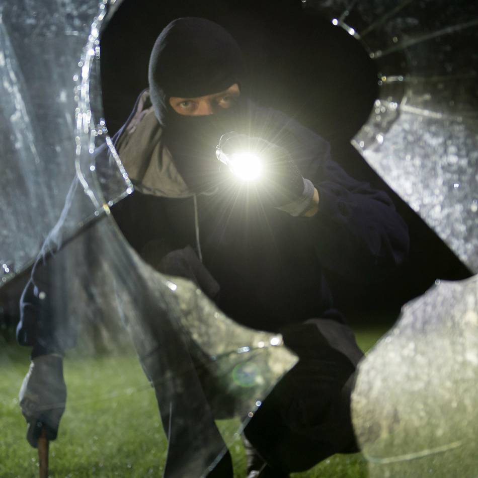 Ermittlungen in Mettmann: Unbekannte dringen in Einfamilienhäuser ein – und stehlen wertvolle Uhr