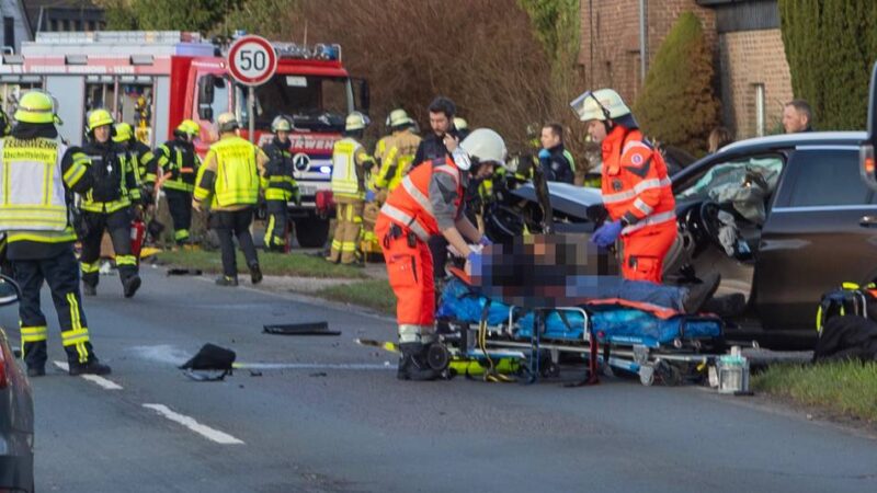 Schwerer Unfall in Krefeld: 70-Jährige Frau verunglückt tödlich auf der Nieper Straße