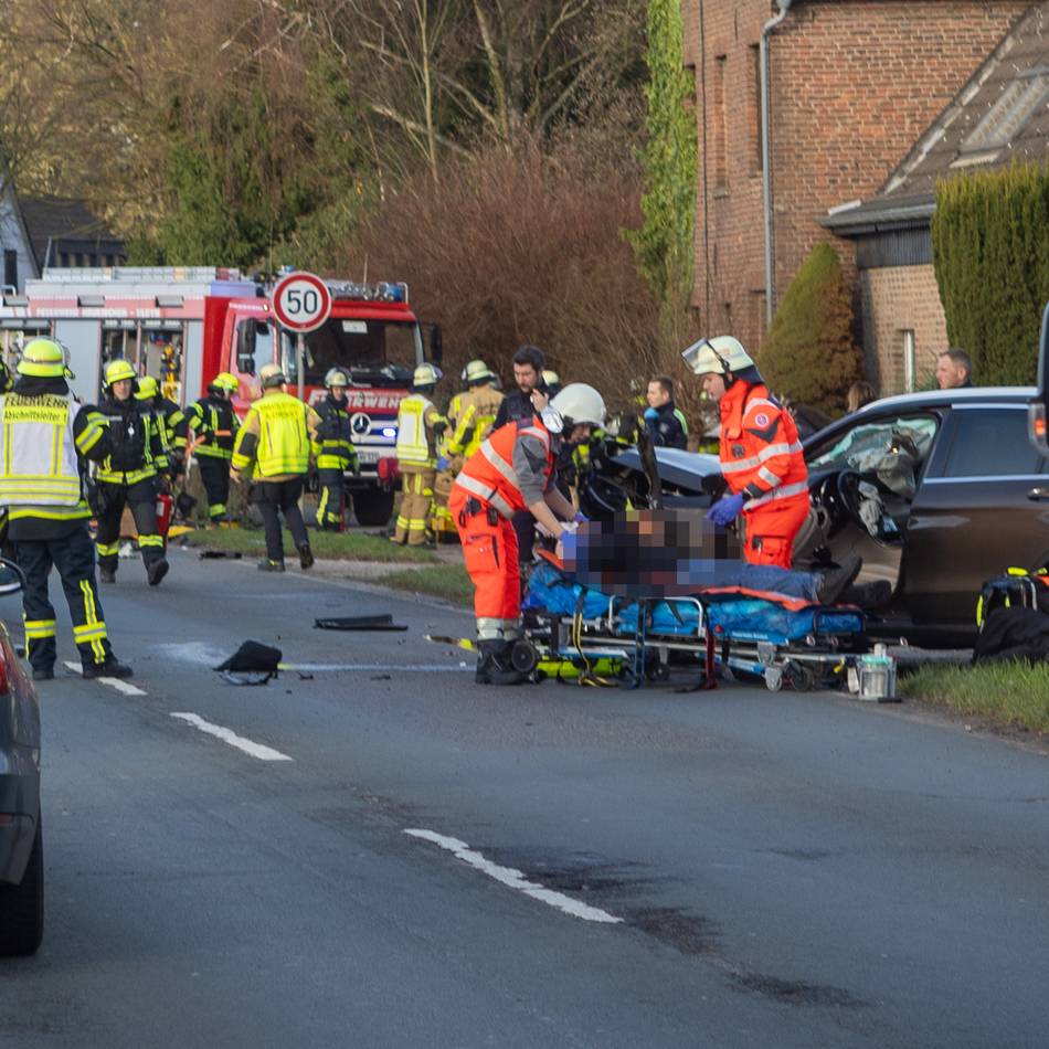 Schwerer Unfall in Krefeld: 70-Jährige Frau verunglückt tödlich auf der Nieper Straße