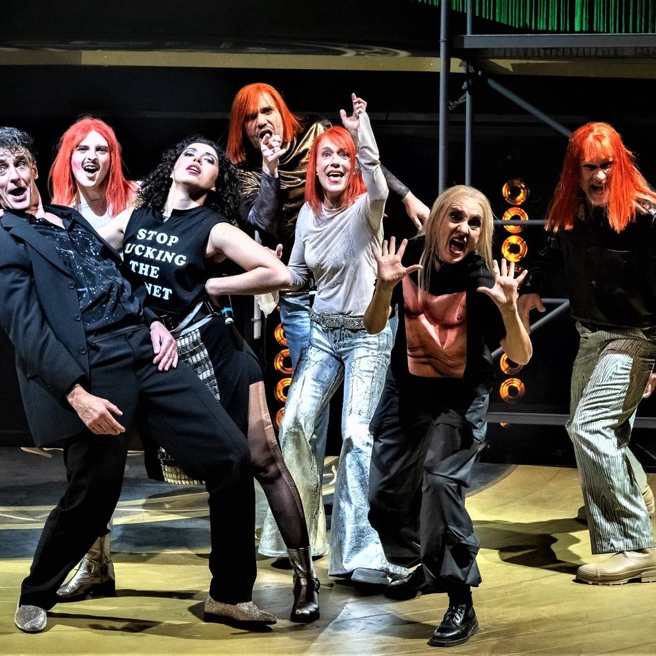 Die Festtage im Theater Krefeld: Weihnachten im Märchenwald und Silvester im ESC-Look