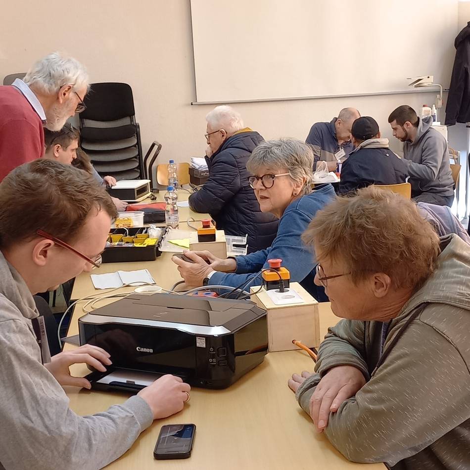 Nachbarschaftshilfe in Viersen: Reparieren bei Kaffee und Kuchen