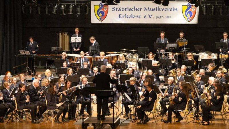 Adventskonzert in der Erkelenzer Stadthalle: Der „Städtische“ konzertiert in vorweihnachtlicher Stimmung