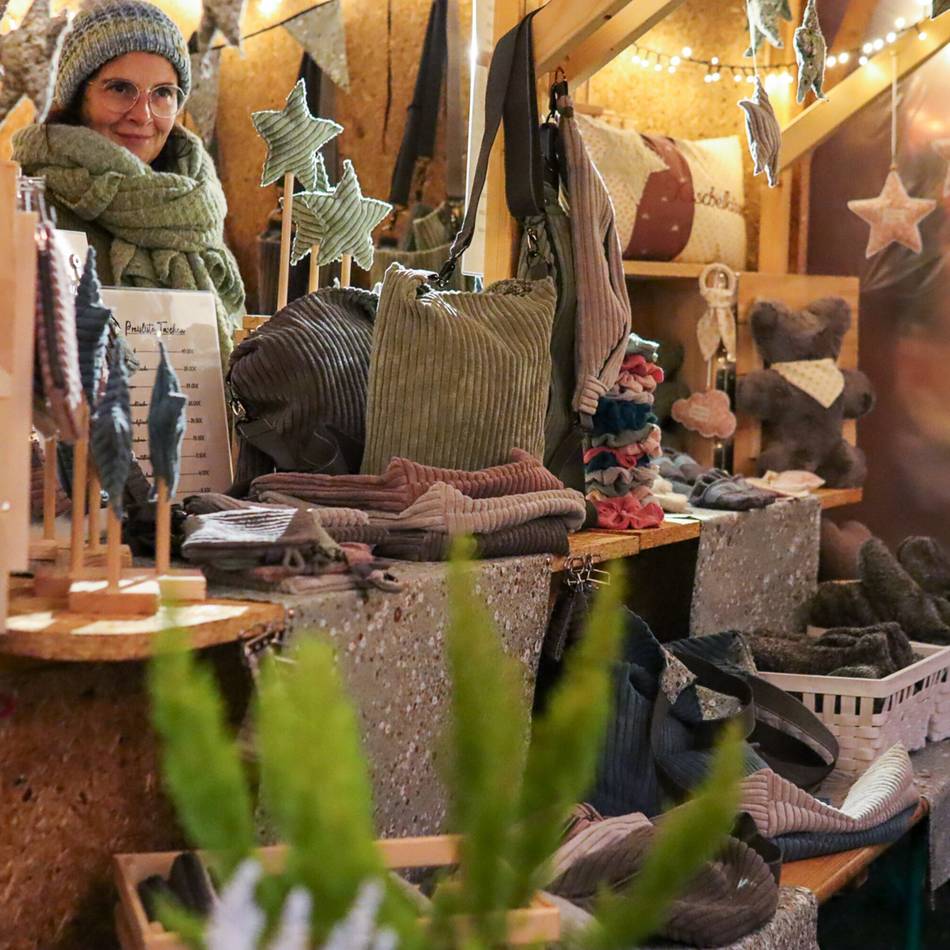 Wohnanlage St. Bernardin Hamb: Kreativmarkt im Klostergarten trotz Dauerregens ein Erfolg