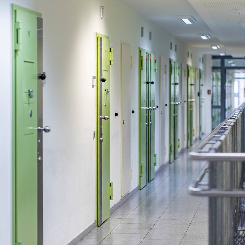 Düsseldorf: Todesfall in der JVA – Gefangener leblos in Zelle aufgefunden