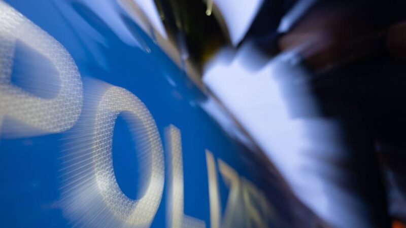 Polizeieinsatz in Düsseldorf: Passant greift Polizisten an – und wird von Diensthund gebissen