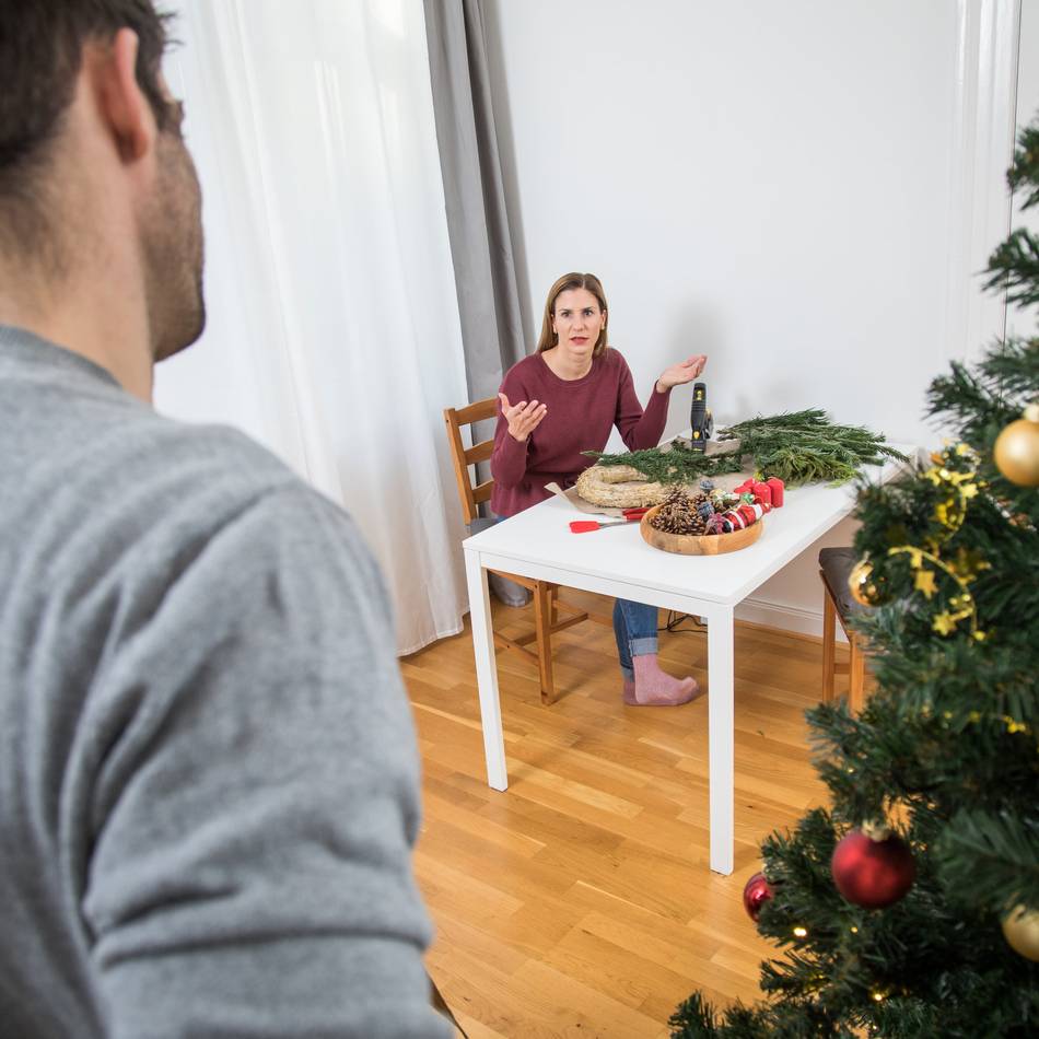 „Scheidungshauptstadt“ Leverkusen: Wenn der „Baum brennt“ – wie man sich vor Ehekrisen an Weihnachten schützt