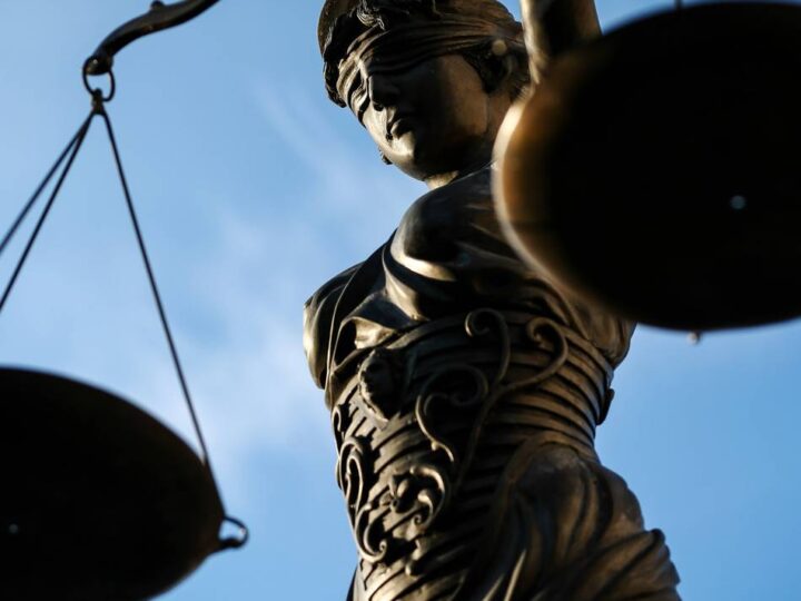 Prozess wegen wegen bandenmäßigen Betrugs: Phantomspedition erbeutet Waren aus Neuss