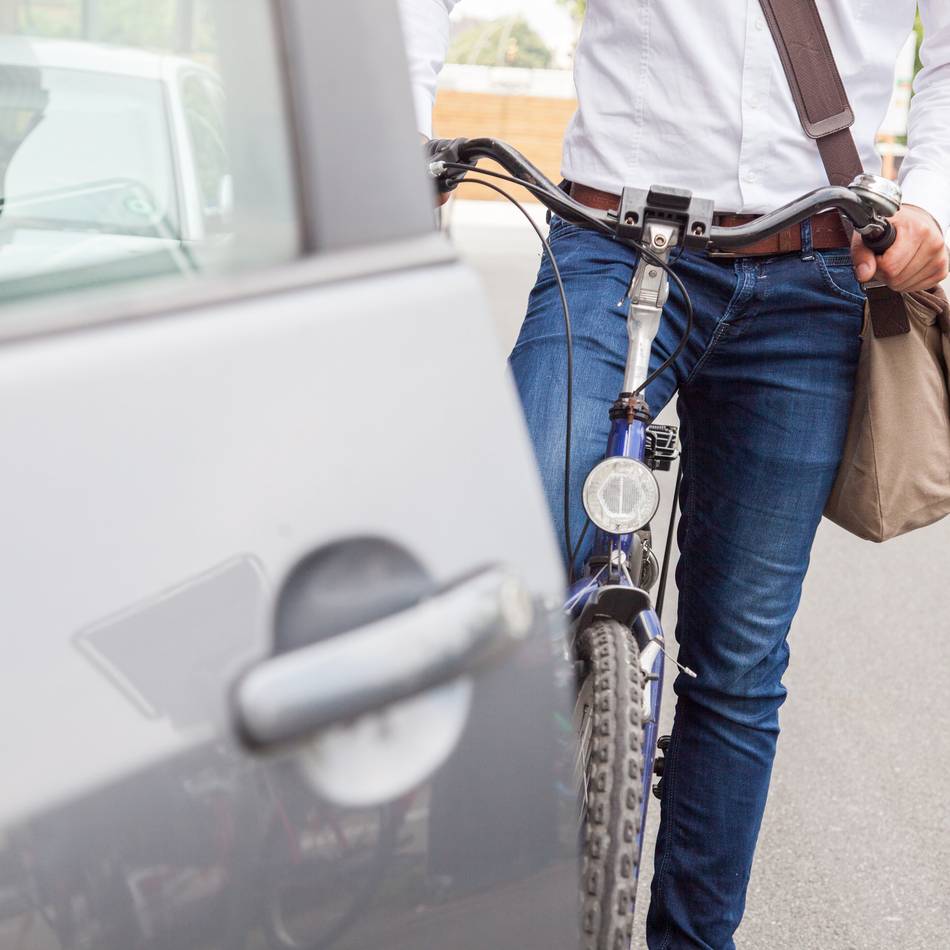 „Dooring“-Unfall in Hilden: Autotür geöffnet – Radfahrer verletzt