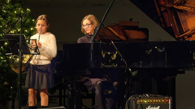 „Musik im Cusanus“: 172 Schüler spielen Weihnachtskonzert