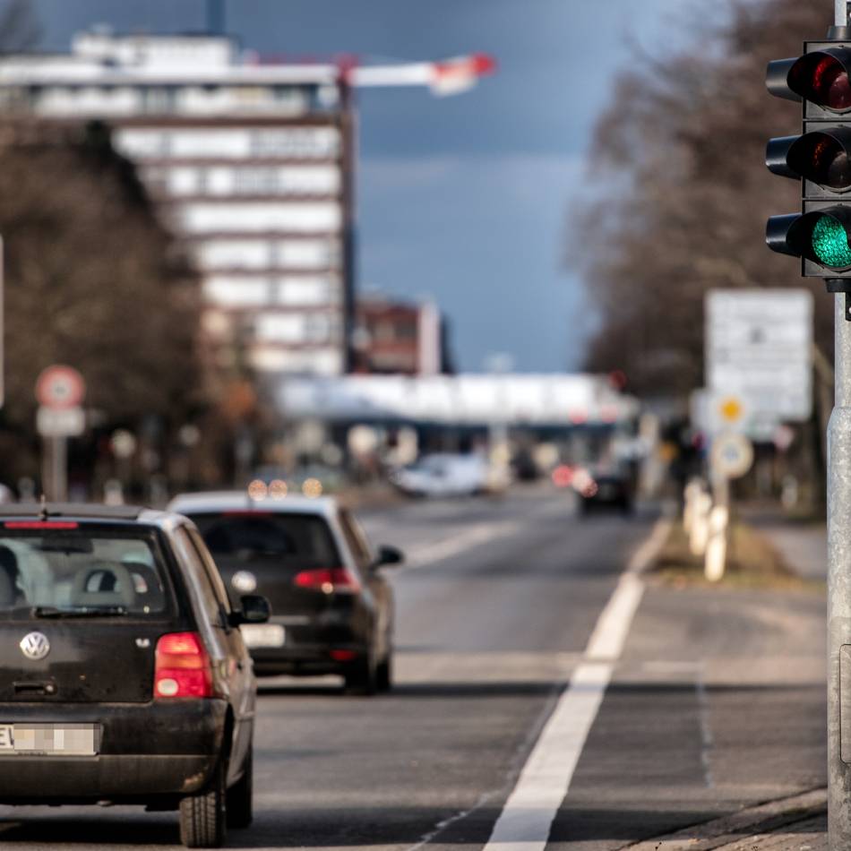 Zwischen Leverkusen und Köln: Sanierung des Geh- und Radwegs an der B8 endet