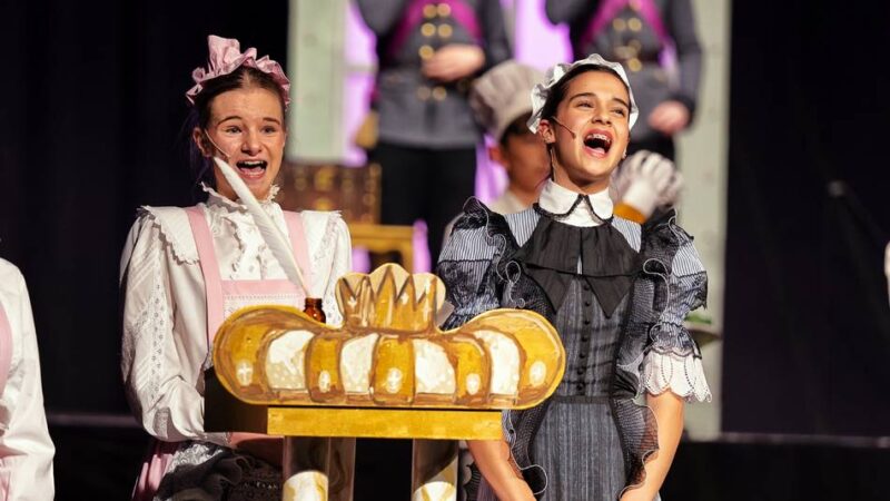 Im Schauplatz in Langenfeld: Blinklichter sorgen bei Premiere für Begeisterungsstürme