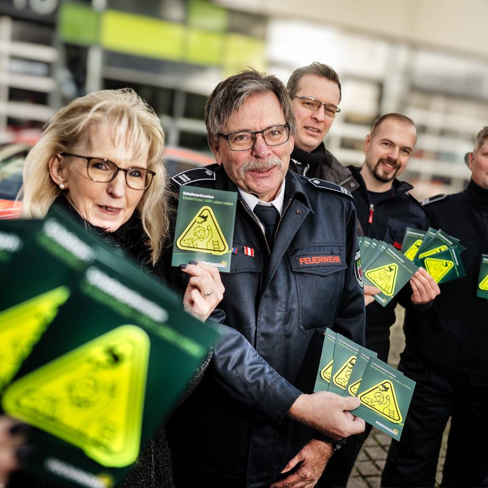 Feuerwehr Langenfeld: Tür-Aufkleber fürs Kinderzimmer kann Leben retten