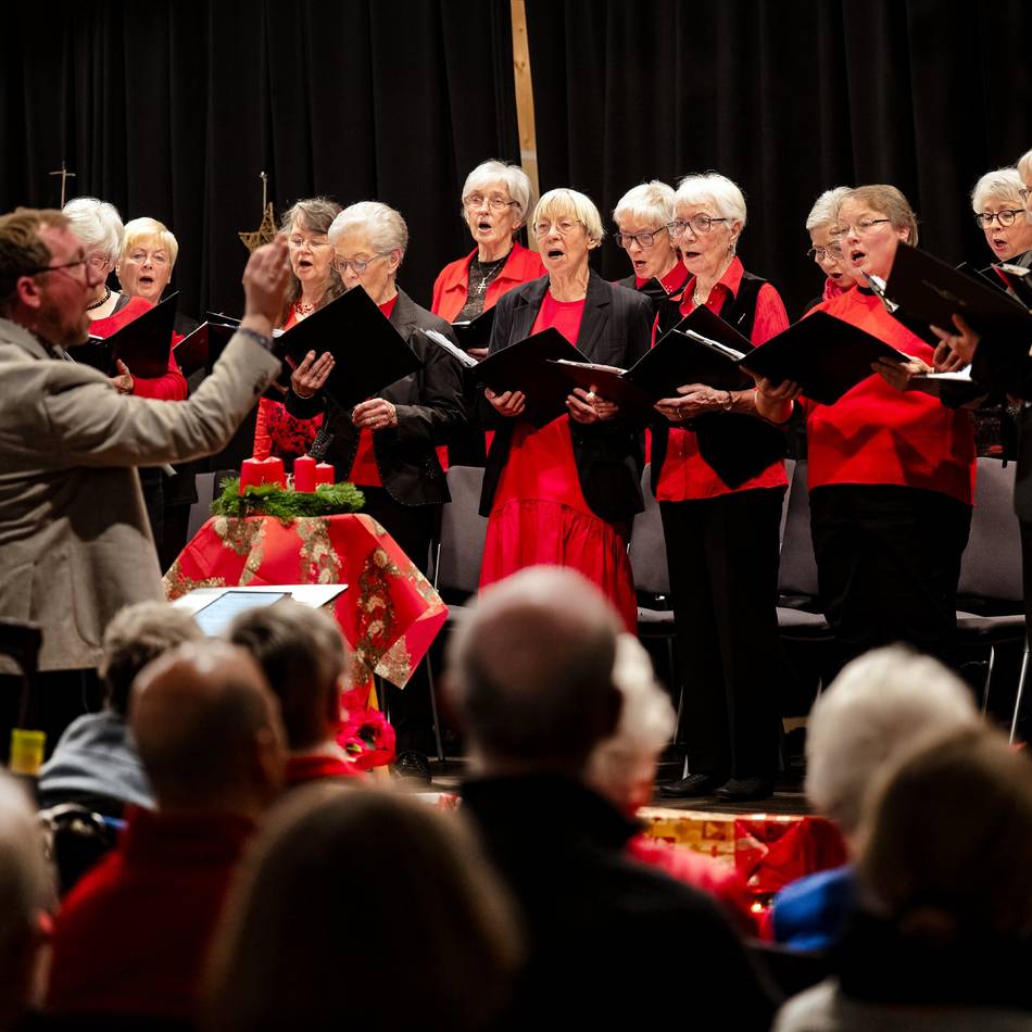 Konzert in Baumberg: Frauenchor stimmt Publikum auf Adventszeit ein