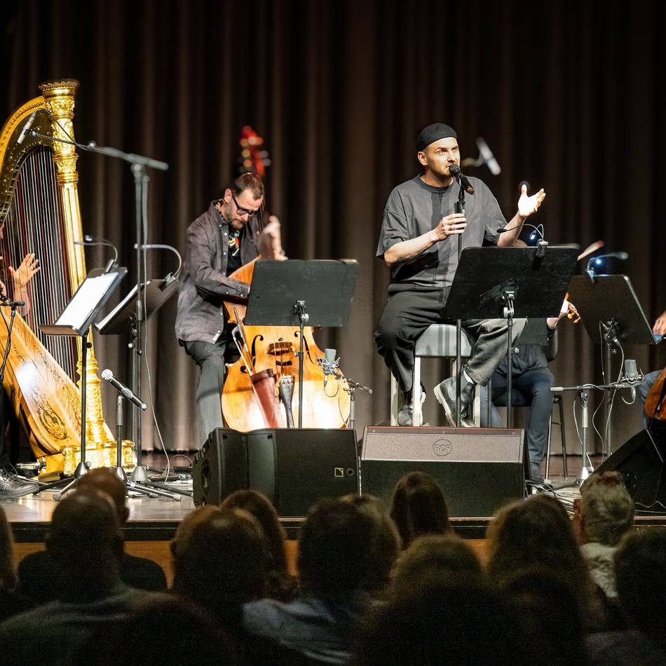 In Monheim: Maxim und das Takeover-Ensemble sorgen für einen Abend voller Gefühle