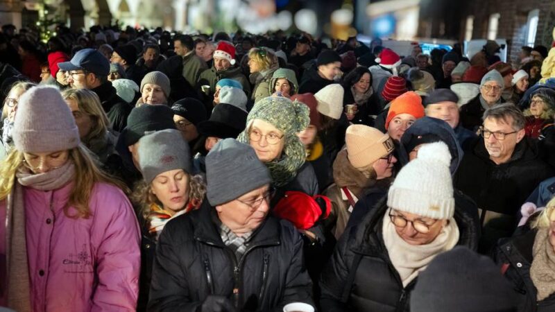 Monheimer Altstadt: Heiligabend am Schelmenturm