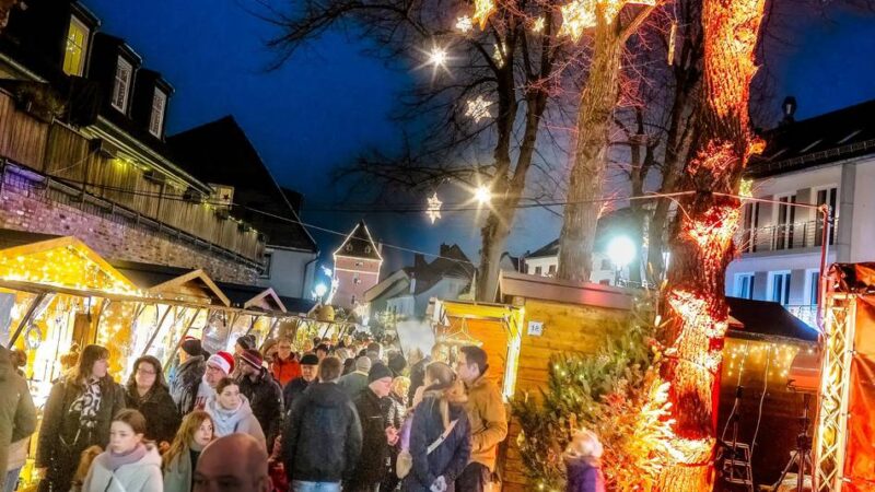 Weihnachtsmarkt in Monheim: Kunstvolle Kerzen und Hobbit-Hütten – Originelles für den Gabentisch