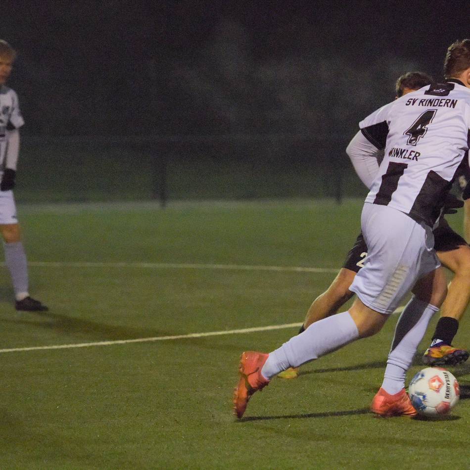 Unterhaltsames Flutlichtspiel: SV Rindern ärgert Tabellenführer VfL Rhede