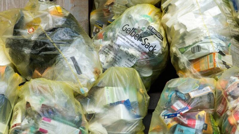 Verpackungsmüll in Meerbusch: Warum Schönmackers die Ausgabe von gelben Säcken begrenzt