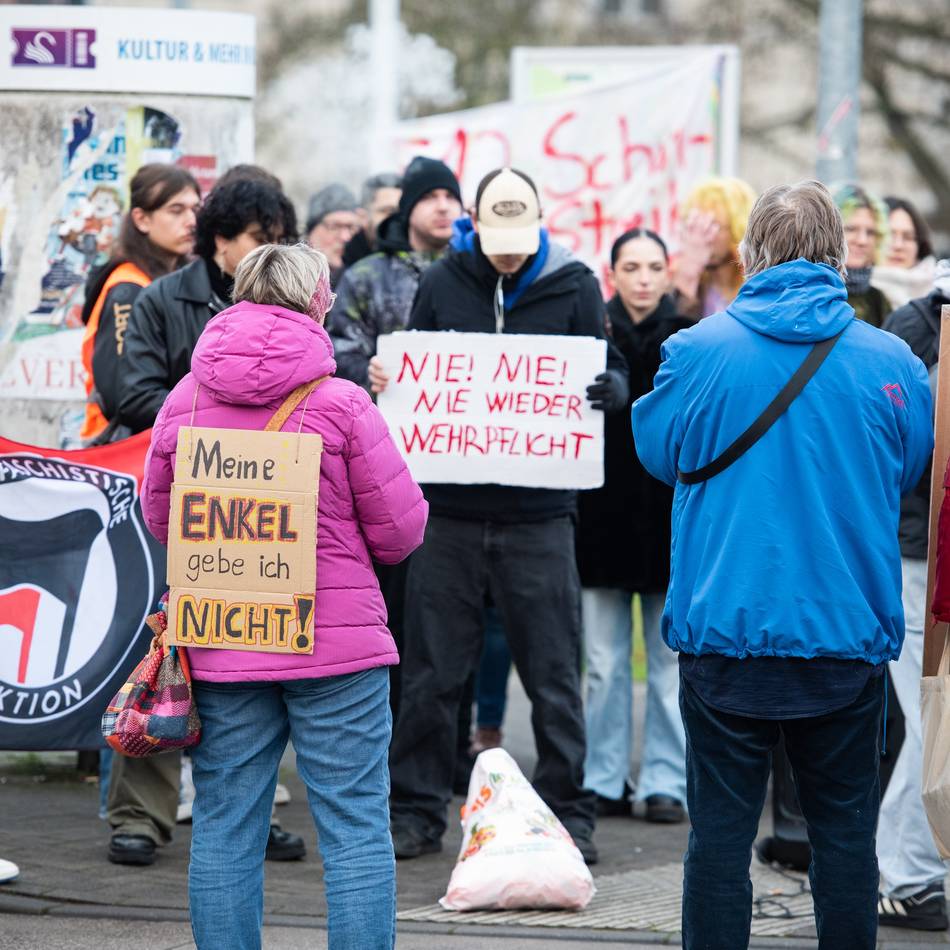 Schüler-Demo gegen Wehrpflicht in Kleve: „Lieber sechs Fehlstunden als sechs Monate im Schützengraben“