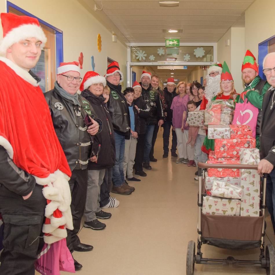 Klever Krankenhaus: Prinz, Gardisten, Biker und Triker – großer Besuch für kleine Patienten