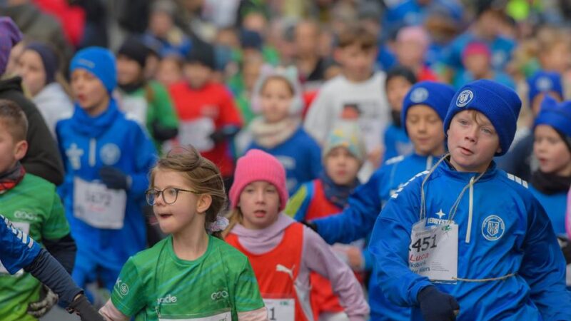 Ein Dorf im Ausnahmezustand: Sylvesterlauf Pfalzdorf 2025 zieht alle Register [mit Fotogalerie]
