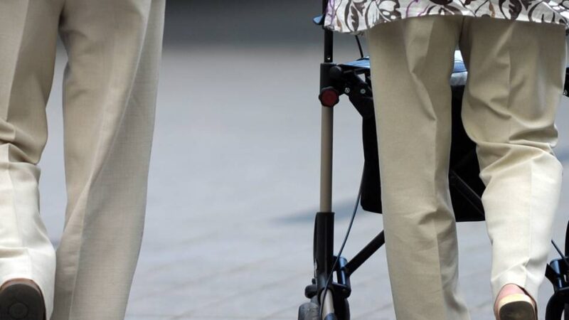 Trickbetrüger in Viersen unterwegs: Seniorin wird von Betrügern bestohlen