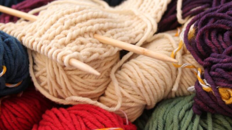 Aktion des Stellwerks: „Hilden wärmt“ – Selbstgestricktes für den guten Zweck