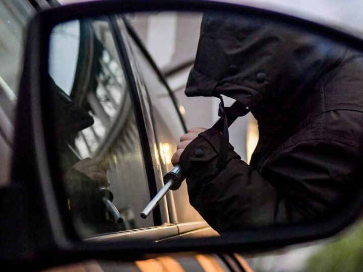 Erneut mehrere Straftaten: Die Serie geht weiter – wieder mehrere Autos in Geldern aufgebrochen