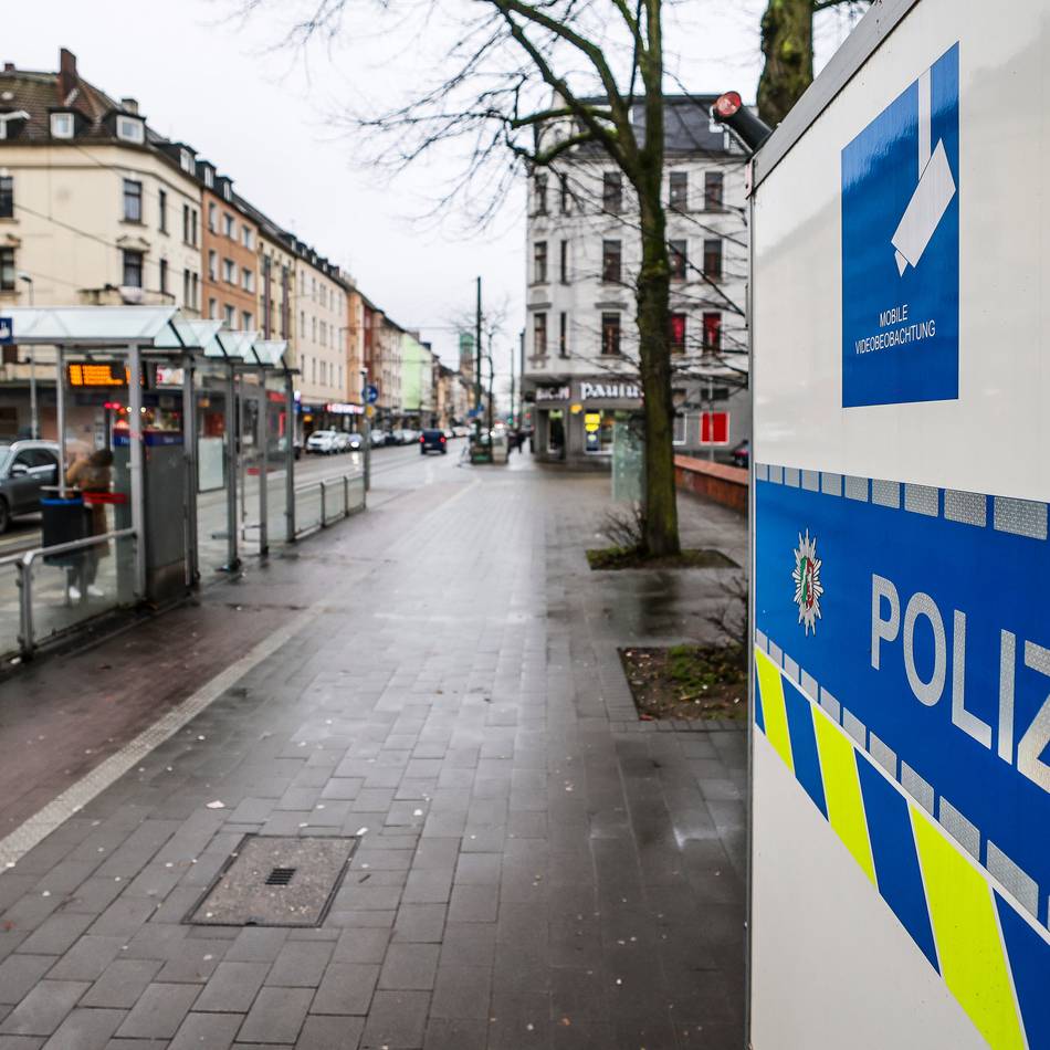 Randale in Duisburg-Hochfeld: Raketen fliegen schon zwei Tage vor Silvester auf Straßenbahnen – Strecke umgeleitet