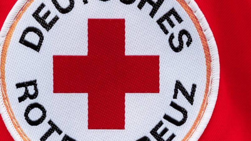 Seniorin in Radevormwald bestohlen: Diebin gibt sich als Rotkreuz-Mitarbeiterin aus